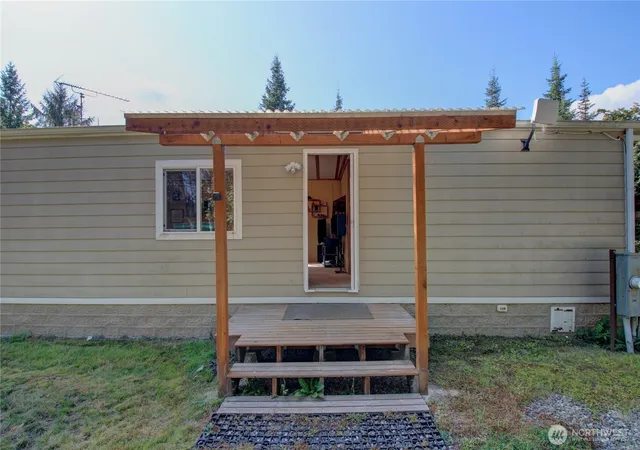 Photo 3 of Manufactured home for sale at 18025 Cedar Ponds Rd, Monroe, WA 98272 | MLS# NWM2578865 | Listing updated on 2026-09-25