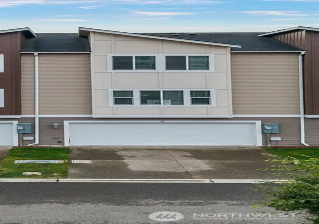 Photo 3 of Condo for sale at 17537 110th Avenue E #D, Puyallup, WA 98374 | MLS# NWM2578867 | Listing updated on 2026-09-25