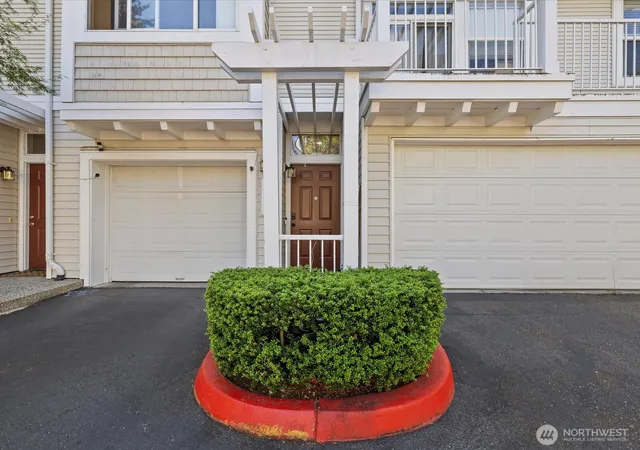 Photo 2 of Townhouse for sale at 162 11925 Lane Ne, Bothell, WA 98011 | MLS# NWM2578927 | Listing updated on 2026-09-28
