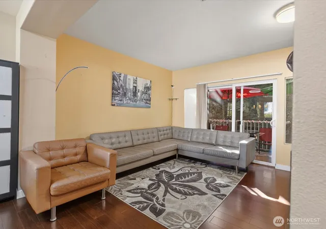 Photo 3 of Townhouse for sale at 162 11925 Lane NE, Bothell, WA 98011 | MLS# NWM2578927 | Listing updated on 2026-09-28