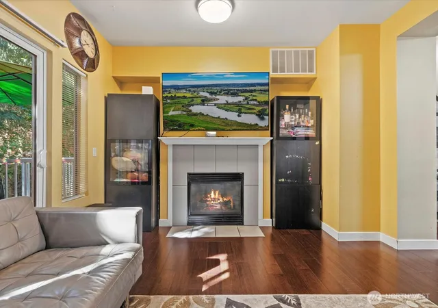 Photo 4 of Townhouse for sale at 162 11925 Lane NE, Bothell, WA 98011 | MLS# NWM2578927 | Listing updated on 2026-09-28