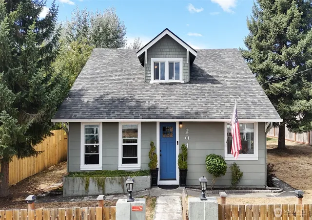 Photo 3 of Sale Pending at 204 Se 2nd Street, Rainier, WA 98576 | MLS# NWM2578965 | Listing updated on 2026-09-24