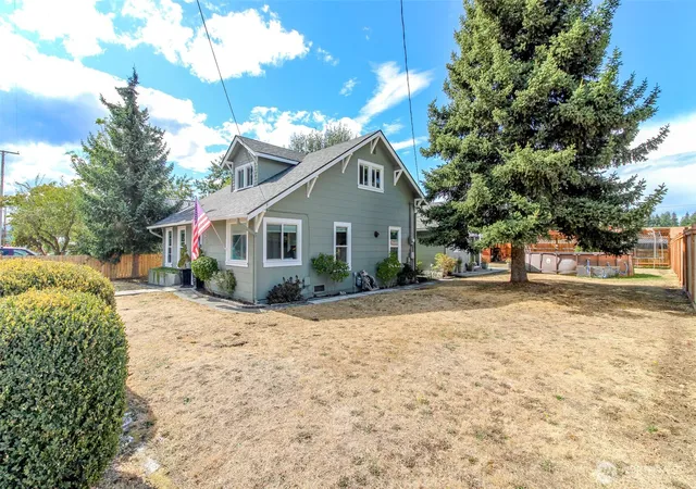 Photo 3 of Sale Pending at 204 SE 2nd Street, Rainier, WA 98576 | MLS# NWM2578965 | Listing updated on 2026-09-24