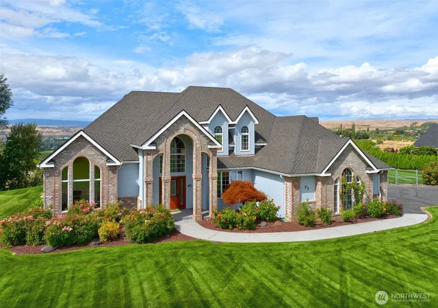 Photo 2 of Sale Pending at 83 Koda Dr, Selah, WA 98942 | MLS# NWM2578980 | Listing updated on 2026-09-25