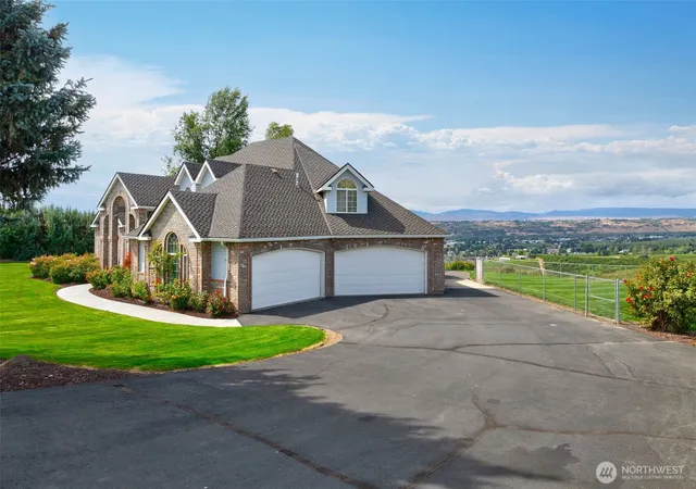 Photo 3 of Sale Pending at 83 Koda Dr, Selah, WA 98942 | MLS# NWM2578980 | Listing updated on 2026-09-25