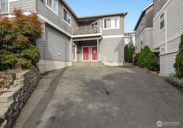Photo 2 of Condo for sale at 154 18th Avenue, Seattle, WA 98122 | MLS# NWM2578982 | Listing updated on 2026-09-29
