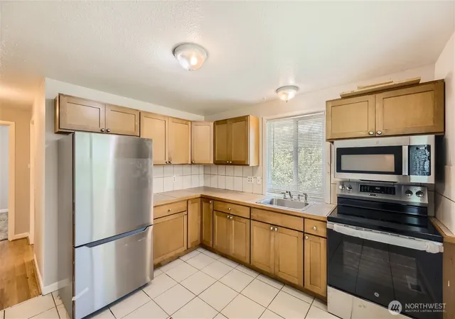Photo 4 of Single family home for sale at 9253 3rd Avenue NW, Seattle, WA 98117 | MLS# NWM2579022 | Listing updated on 2026-09-26