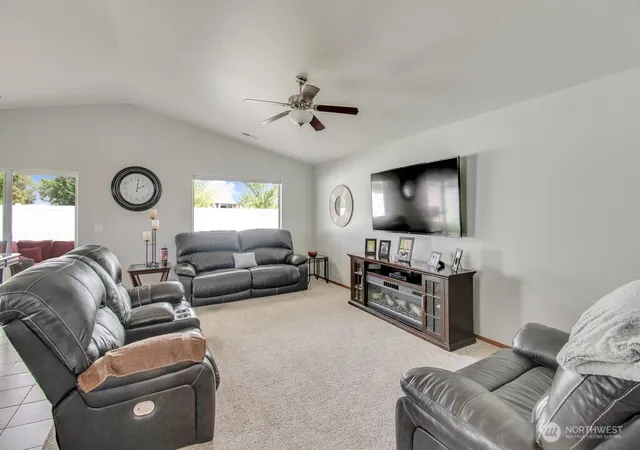 Photo 3 of Single family home for sale at 1534 Larkspur Dr, Richland, WA 99352 | MLS# NWM2579050 | Listing updated on 2026-09-29
