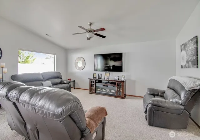 Photo 4 of Single family home for sale at 1534 Larkspur Dr, Richland, WA 99352 | MLS# NWM2579050 | Listing updated on 2026-09-29
