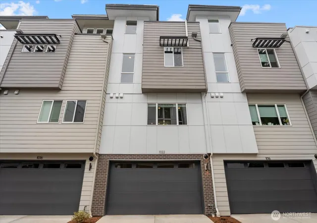 Photo 2 of Townhouse for sale at 1022 124th Court Ne #E4, Bellevue, WA 98005 | MLS# NWM2579055 | Listing updated on 2026-10-02