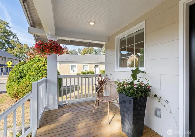 Photo 3 of Single family home for sale at 448 Front St N, Issaquah, WA 98027 | MLS# NWM2579140 | Listing updated on 2026-10-02