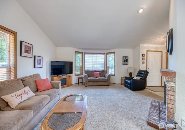 Photo 2 of Single family home for sale at 10224 189th Street Ct E, Puyallup, WA 98374 | MLS# NWM2579178 | Listing updated on 2026-09-30