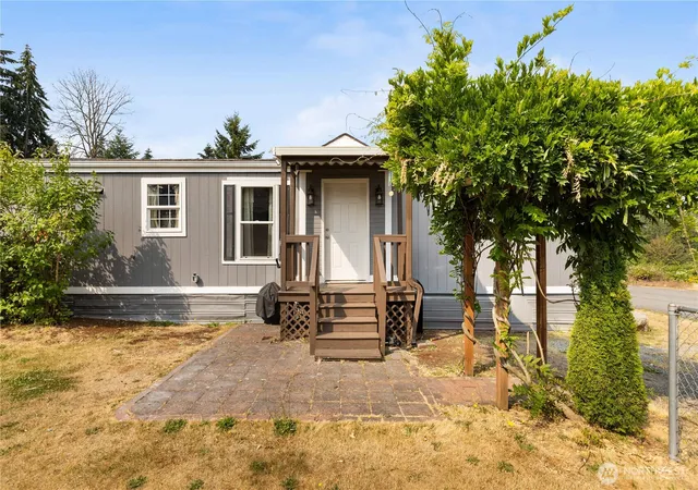 Photo 3 of Manufactured home for sale at 13708 108th Street Ct E #4, Puyallup, WA 98374 | MLS# NWM2579184 | Listing updated on 2026-09-25