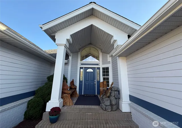 Photo 3 of Single family home for sale at 2557 Lakeridge Dr, Ferndale, WA 98248 | MLS# NWM2579238 | Listing updated on 2026-10-01
