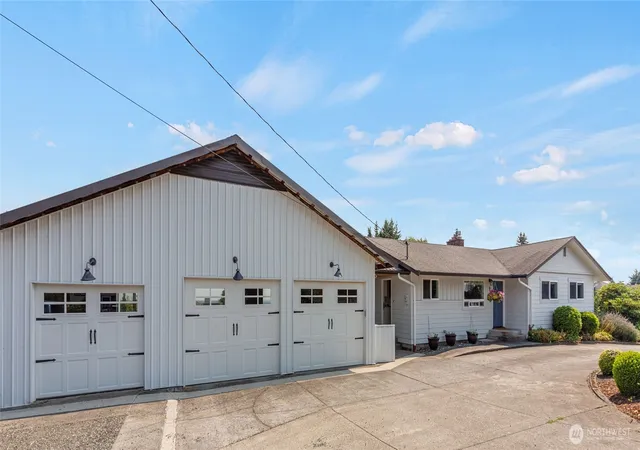 Photo 2 of Single family home for sale at 6116 Vista Dr, Ferndale, WA 98248 | MLS# NWM2579240 | Listing updated on 2026-09-30