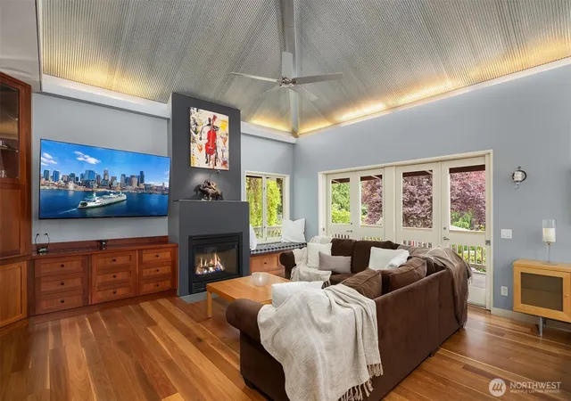 Photo 4 of Single family home for sale at 4712 SW Brace Point Dr, Seattle, WA 98136 | MLS# NWM2579245 | Listing updated on 2026-09-25