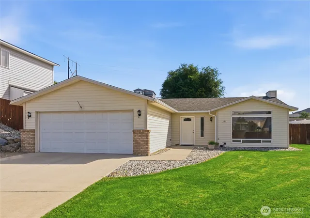 Photo 1 of Single family home for sale at 321 S Mary Ave, East Wenatchee, WA 98802 | MLS# NWM2579262 | Listing updated on 2026-09-30