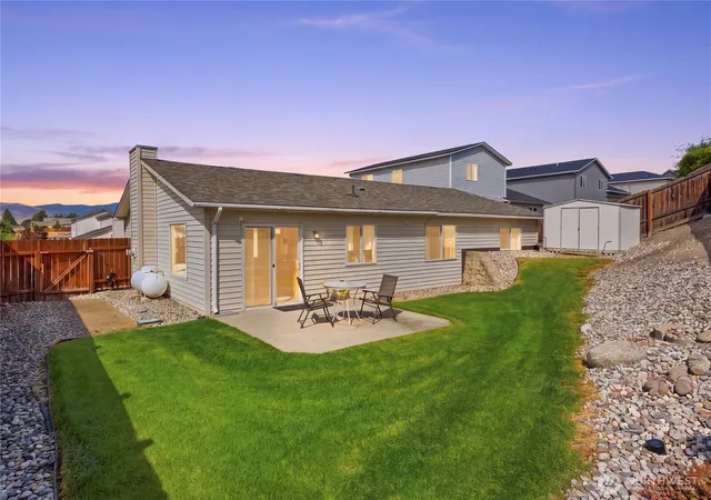Photo 2 of Single family home for sale at 321 S Mary Ave, East Wenatchee, WA 98802 | MLS# NWM2579262 | Listing updated on 2026-09-30