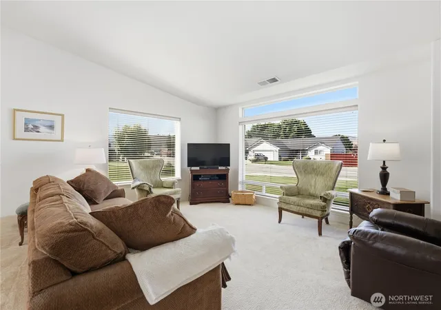 Photo 3 of Single family home for sale at 321 S Mary Ave, East Wenatchee, WA 98802 | MLS# NWM2579262 | Listing updated on 2026-09-30