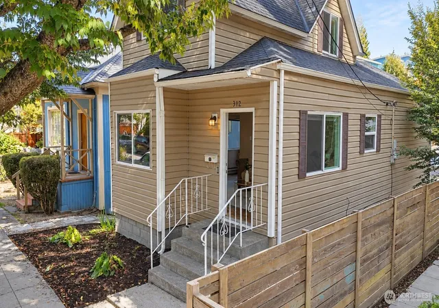 Photo 2 of Single family home for sale at 312 21st Avenue, Seattle, WA 98122 | MLS# NWM2579266 | Listing updated on 2026-09-25