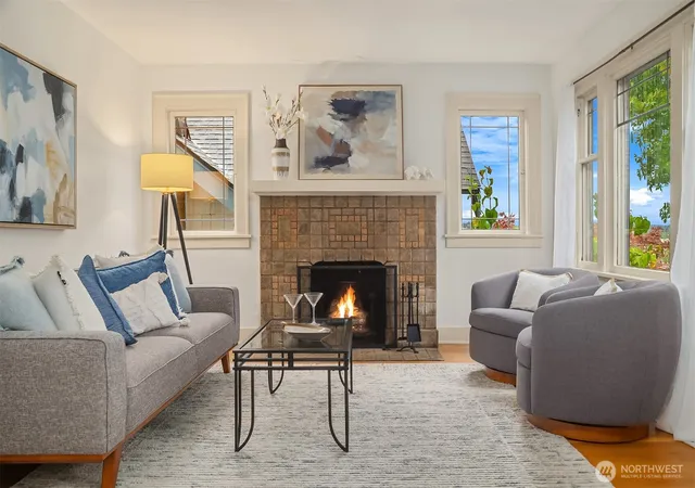 Photo 4 of Sale Pending at 2609 Queen Anne Ave N, Seattle, WA 98109 | MLS# NWM2579284 | Listing updated on 2026-09-25