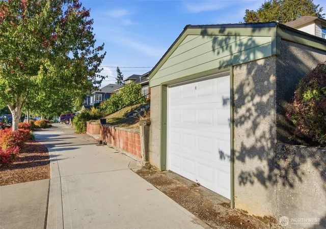 Photo 3 of Single family home for sale at 912 Pacific Ave, Bremerton, WA 98337 | MLS# NWM2579325 | Listing updated on 2026-09-25