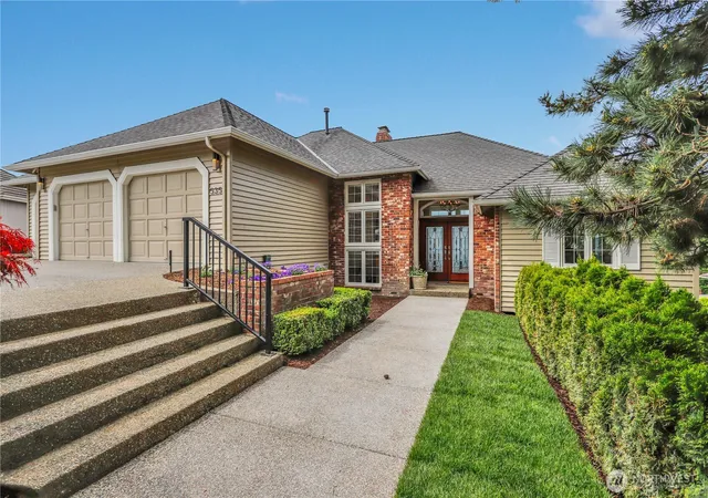 Photo 4 of Single family home for sale at 535 208th Avenue NE, Sammamish, WA 98074 | MLS# NWM2579393 | Listing updated on 2026-09-25