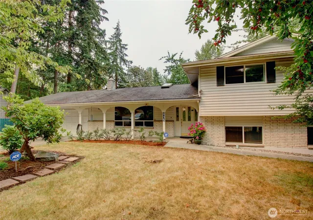 Photo 2 of Contingent at 415 Manito Dr, Mount Vernon, WA 98273 | MLS# NWM2579407 | Listing updated on 2026-09-25