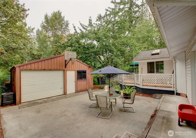 Photo 3 of Contingent at 415 Manito Dr, Mount Vernon, WA 98273 | MLS# NWM2579407 | Listing updated on 2026-09-25