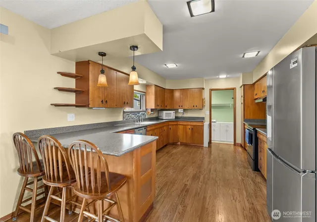 Photo 4 of Sale Pending at 6902 92nd Street E, Puyallup, WA 98371 | MLS# NWM2579492 | Listing updated on 2026-09-16