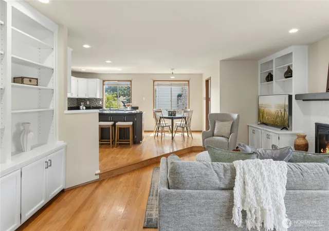 Photo 4 of Single family home for sale at 17102 NE 37th Place, Bellevue, WA 98008 | MLS# NWM2579493 | Listing updated on 2026-10-02