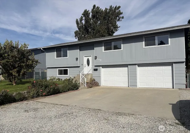 Photo 1 of Single family home for sale at 209 Eastridge Dr, East Wenatchee, WA 98802 | MLS# NWM2579498 | Listing updated on 2026-09-26