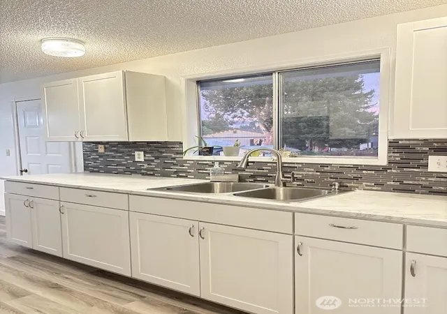 Photo 2 of Single family home for sale at 209 Eastridge Dr, East Wenatchee, WA 98802 | MLS# NWM2579498 | Listing updated on 2026-09-26