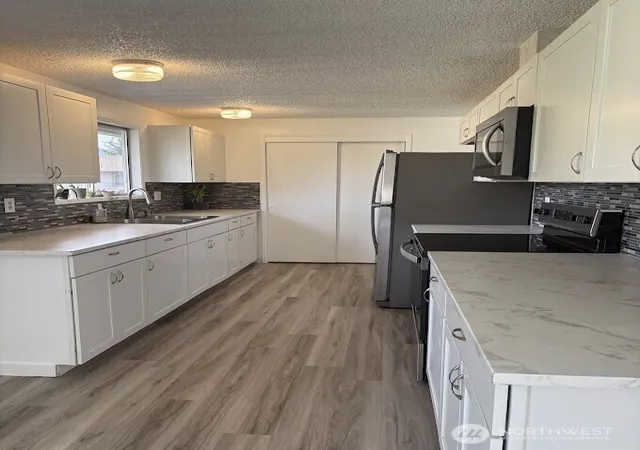 Photo 3 of Single family home for sale at 209 Eastridge Dr, East Wenatchee, WA 98802 | MLS# NWM2579498 | Listing updated on 2026-09-26