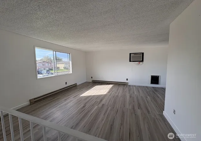 Photo 4 of Single family home for sale at 209 Eastridge Dr, East Wenatchee, WA 98802 | MLS# NWM2579498 | Listing updated on 2026-09-26