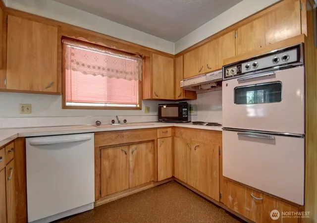 Photo 4 of Sale Pending at 7112 5th Avenue SE, Lacey, WA 98503 | MLS# NWM2579522 | Listing updated on 2026-09-22