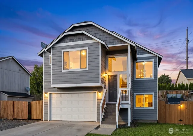 Photo 1 of Single family home for sale at 1911 W Peakview Dr, Ellensburg, WA 98926 | MLS# NWM2579536 | Listing updated on 2026-09-24