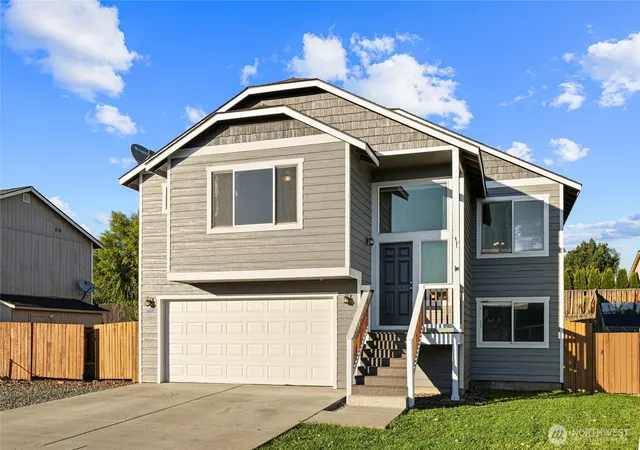 Photo 2 of Single family home for sale at 1911 W Peakview Dr, Ellensburg, WA 98926 | MLS# NWM2579536 | Listing updated on 2026-09-24