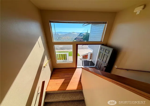 Photo 3 of Single family home for sale at 1911 W Peakview Dr, Ellensburg, WA 98926 | MLS# NWM2579536 | Listing updated on 2026-09-24