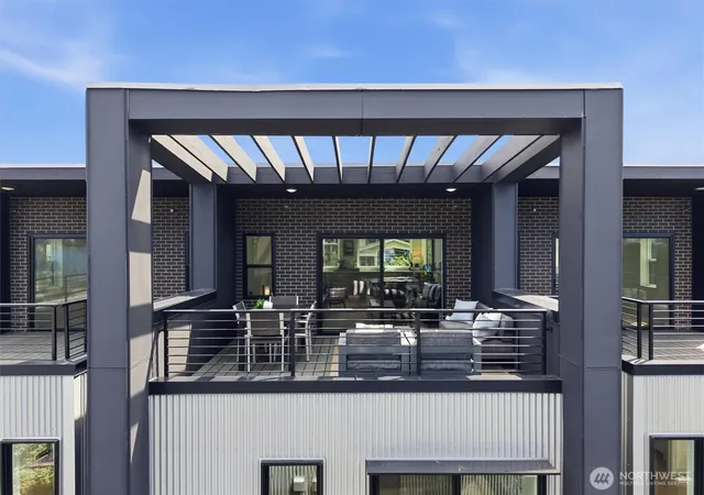 Townhouse for sale at 2017 Minor Ave E, Seattle, WA 98102 | MLS# NWM2579547