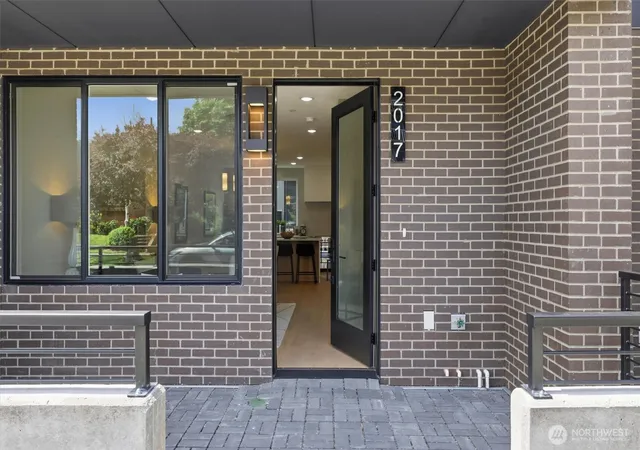 Photo 4 of Townhouse for sale at 2017 Minor Ave E, Seattle, WA 98102 | MLS# NWM2579547 | Listing updated on 2026-09-30
