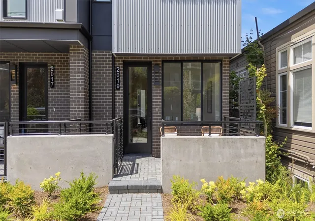 Photo 3 of Townhouse for sale at 2019 Minor Ave E, Seattle, WA 98102 | MLS# NWM2579550 | Listing updated on 2026-09-30