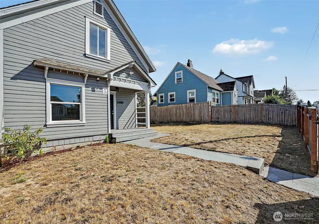Photo 2 of Single family home for sale at 3585 E Spokane St, Tacoma, WA 98404 | MLS# NWM2579652 | Listing updated on 2026-09-25