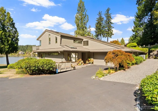 Photo 3 of Townhouse for sale at 1804 Eagle Harbor Ln Ne #4, Bainbridge Island, WA 98110 | MLS# NWM2579653 | Listing updated on 2026-09-24