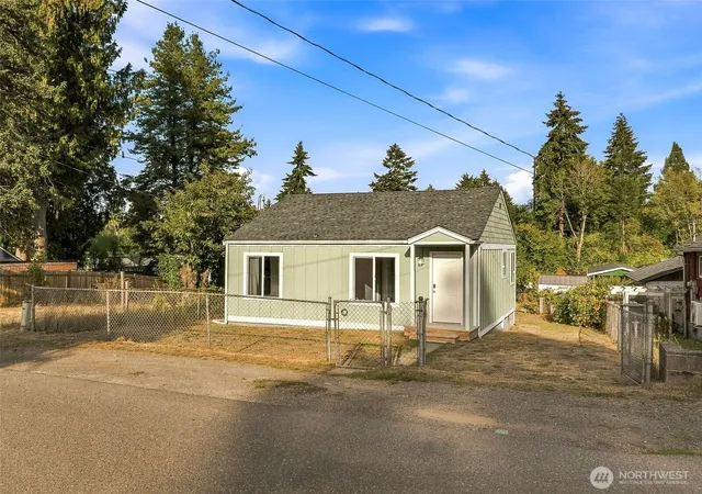 Photo 2 of Single family home for sale at 1435 Garrison Ave, Port Orchard, WA 98366 | MLS# NWM2579670 | Listing updated on 2026-09-23