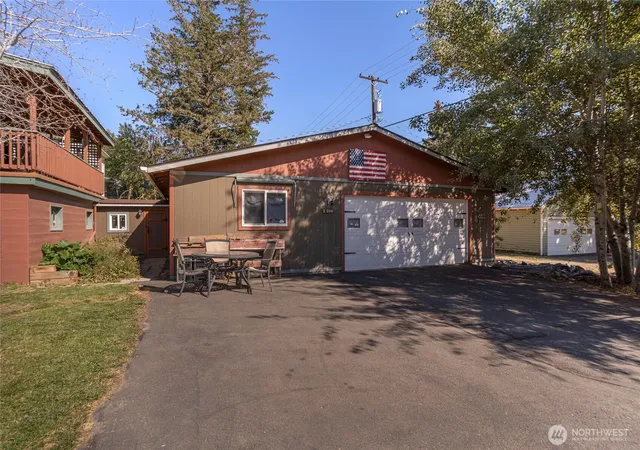 Photo 3 of Single family home for sale at 300 E Birch St, Waterville, WA 98858 | MLS# NWM2579680 | Listing updated on 2026-09-25