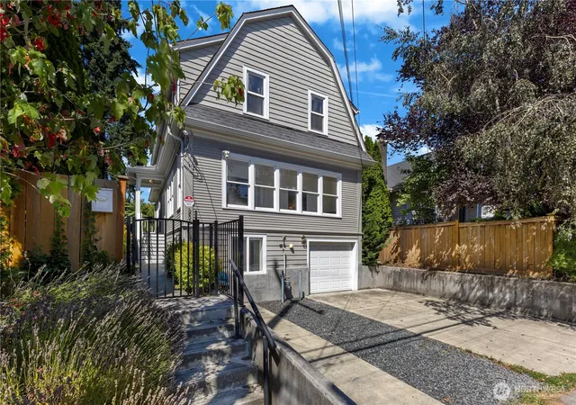 Photo 3 of Single family home for sale at 250 Ne 50th Street, Seattle, WA 98105 | MLS# NWM2579722 | Listing updated on 2026-09-25