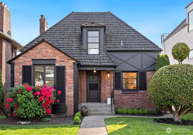 Photo 1 of Single family home for sale at 2527 Westmont Way W, Seattle, WA 98199 | MLS# NWM2579727 | Listing updated on 2026-09-22