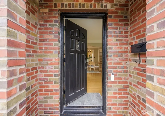 Photo 3 of Sale Pending at 319 Smith Pl, Seattle, WA 98109 | MLS# NWM2579737 | Listing updated on 2026-09-25