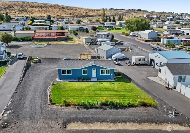 Photo 2 of Manufactured home for sale at 7179 Se Summit Ave, Othello, WA 99344 | MLS# NWM2579742 | Listing updated on 2026-09-25